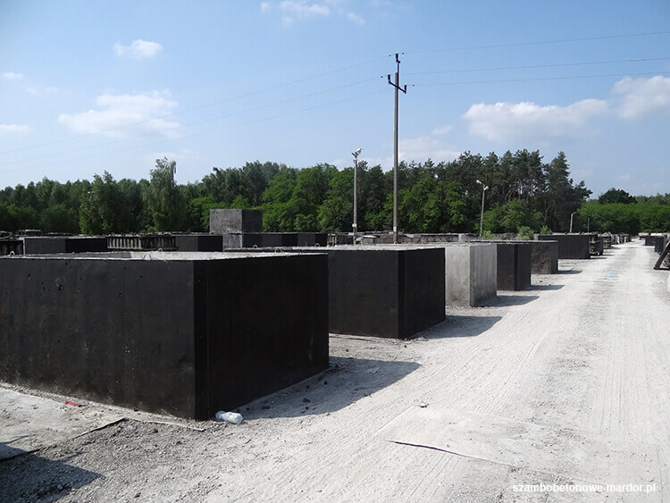 Certyfikowane szamba betonowe różnych pojemności dostępne od ręki w Ryn